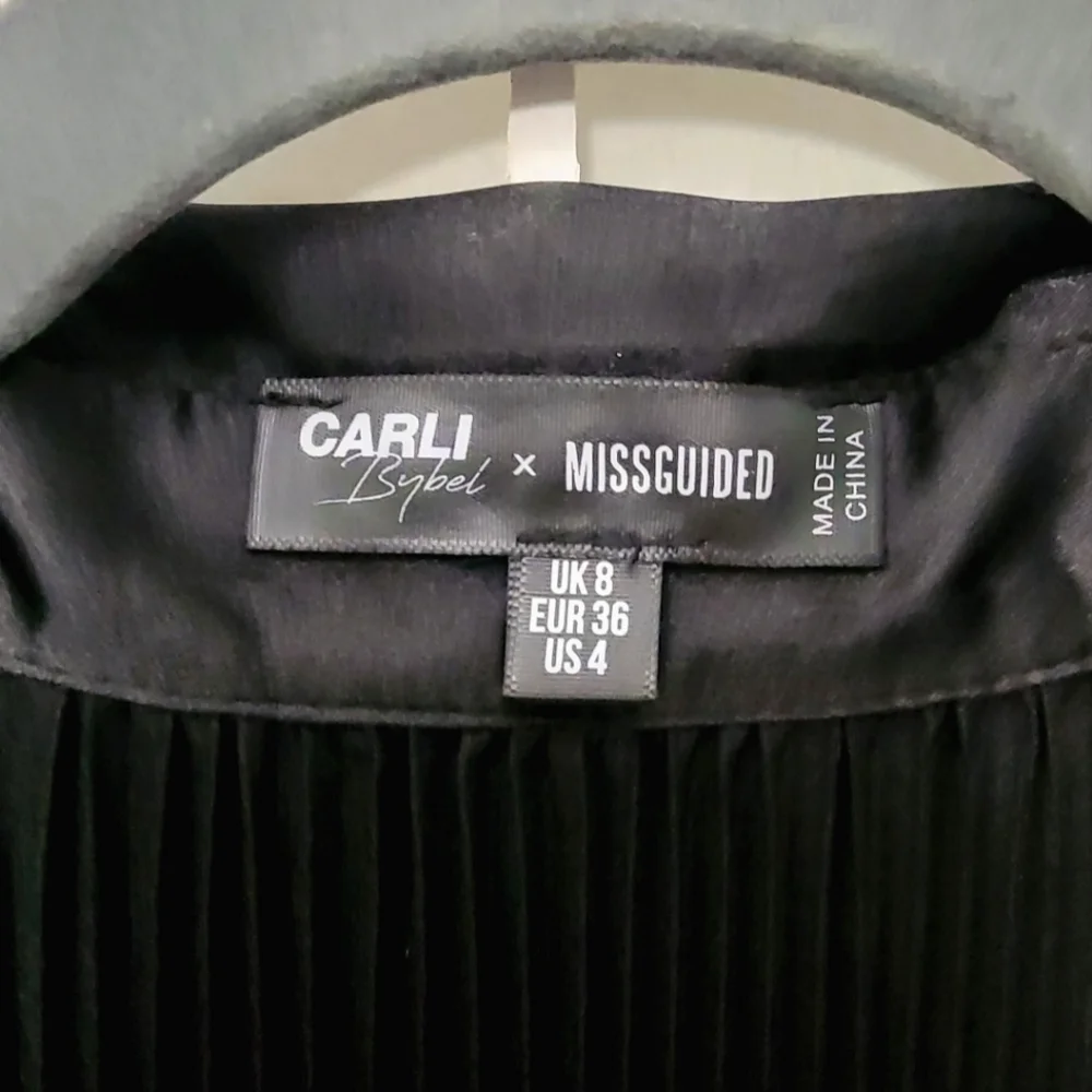 Satin Plisse Plunging Split Maxi Dress Missguided x Carli Bybel - Picture 10 of 12